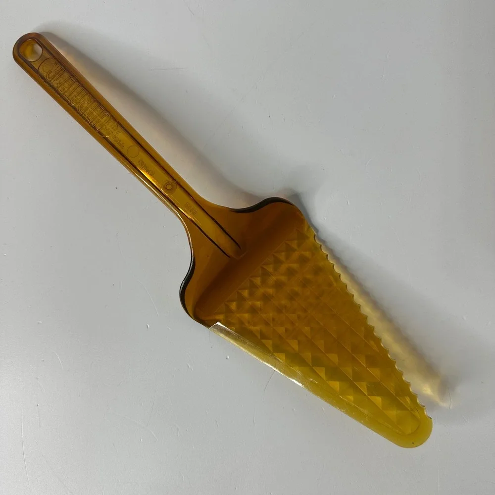 Vintage Ultra Temp Amber‎ Pie Cake Server #2119 Serrated USA Robinson Knife Co